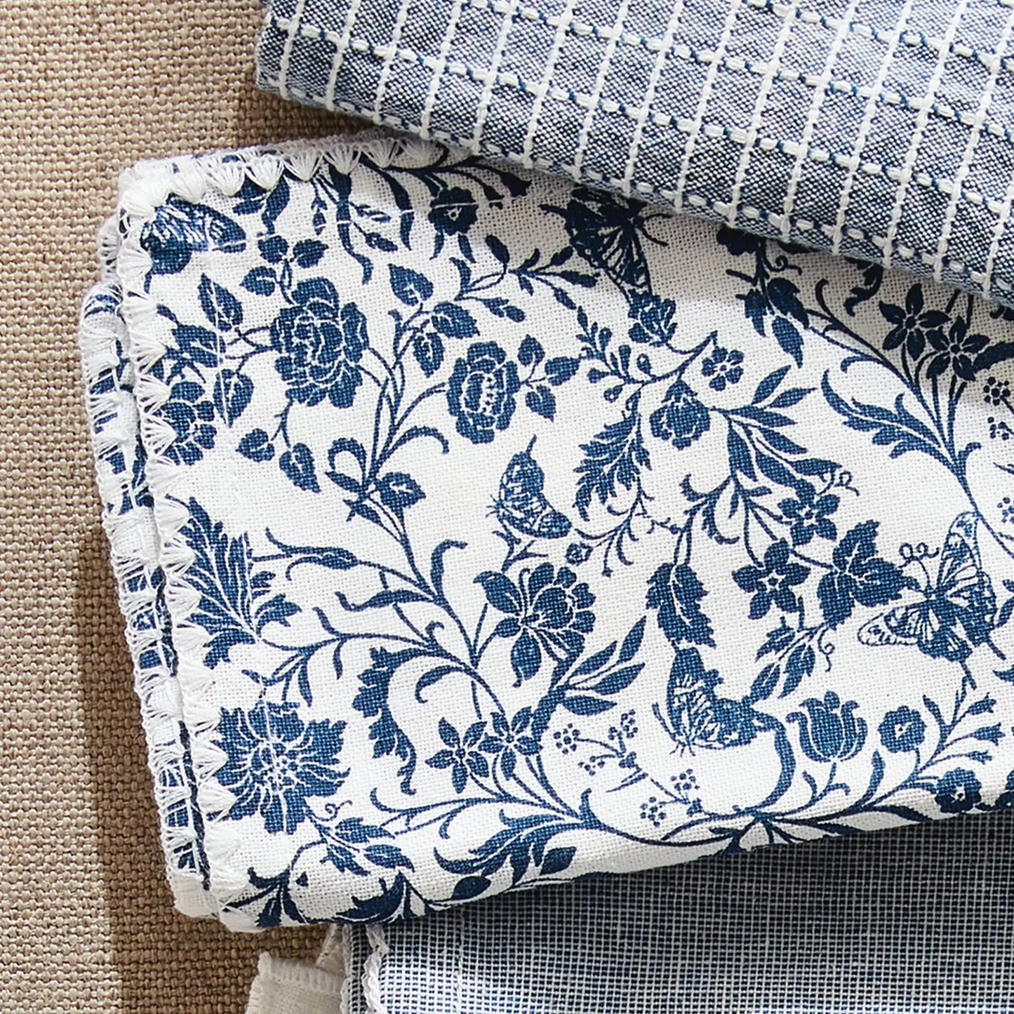 BELLA DINNER NAPKINS, SET OF 4 - view 2