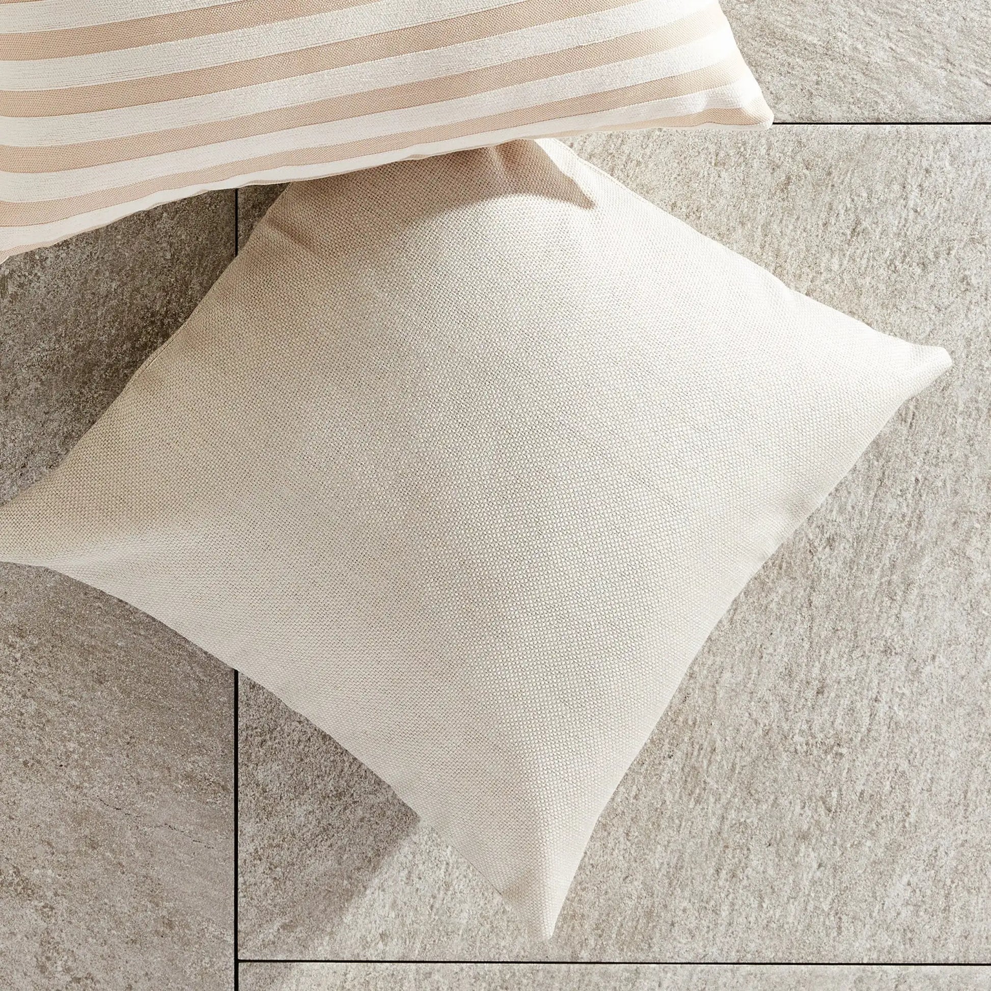 GAGE SQUARE INDOOR-OUTDOOR PILLOW 20" - view 2