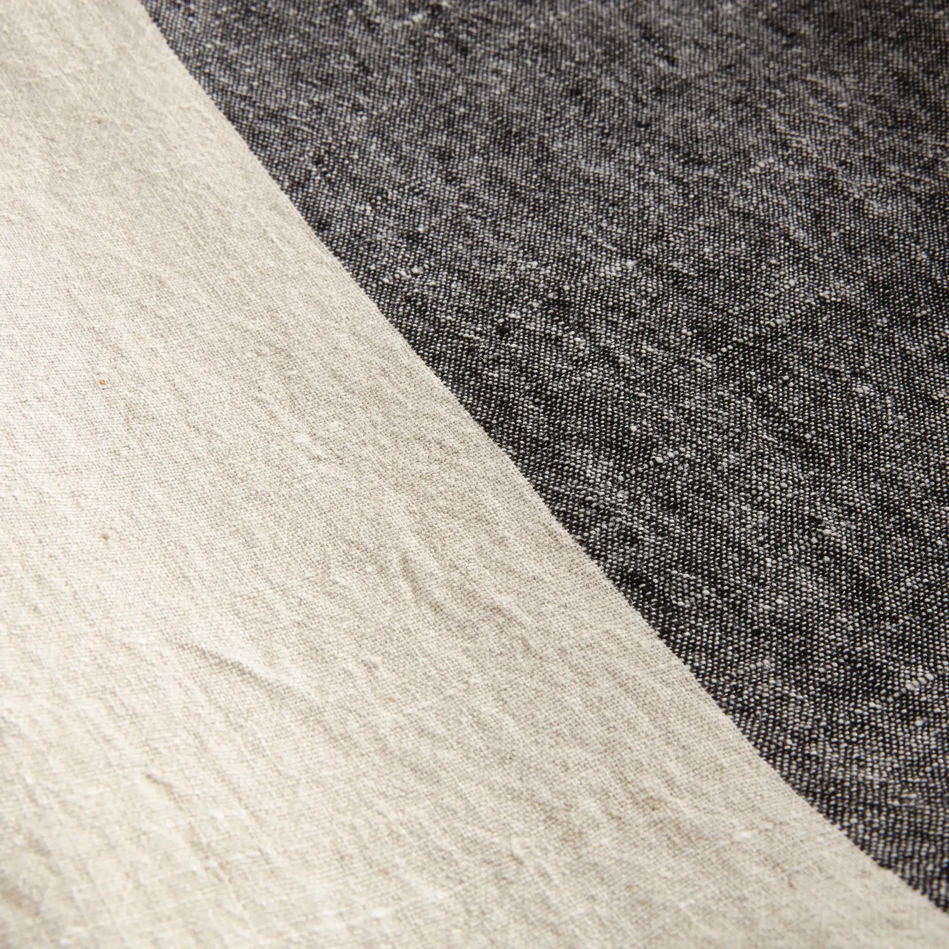 ANIKA EUROPEAN LINEN THROW - view 2