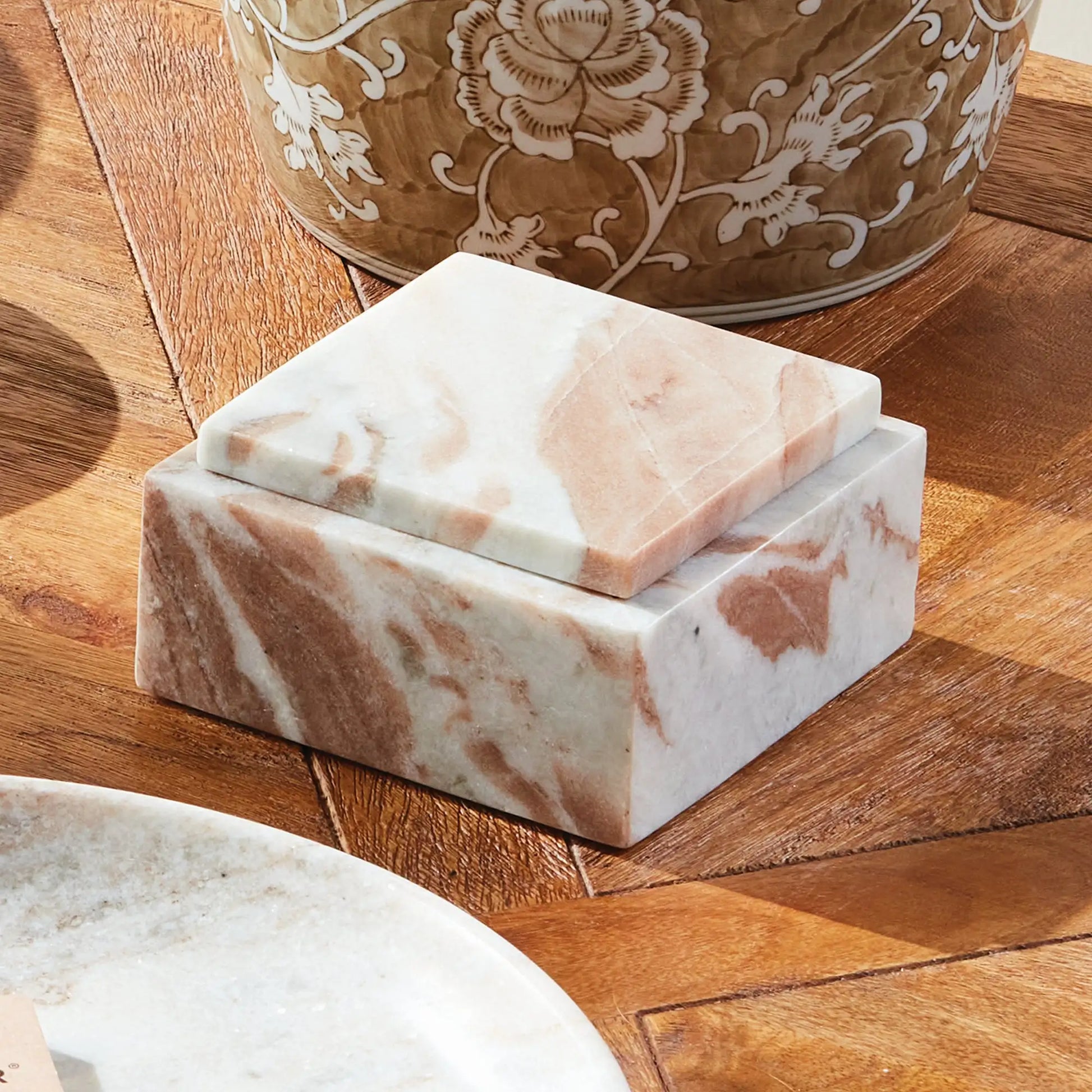 JAQUELINE SQUARE LIDDED BOX SHORT - view 3
