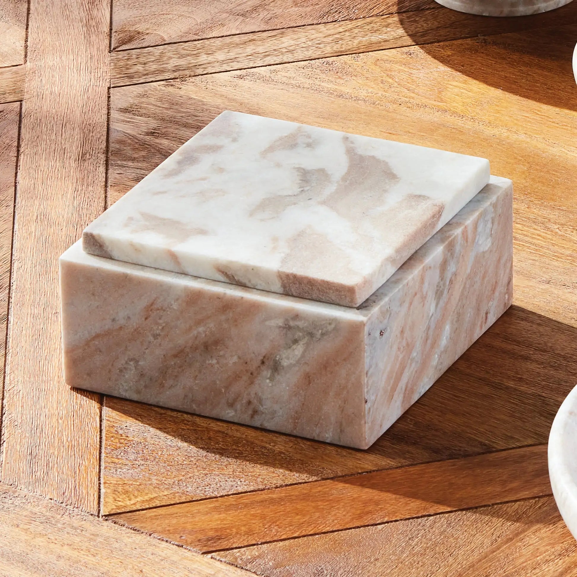 JAQUELINE SQUARE LIDDED BOX WIDE - view 2