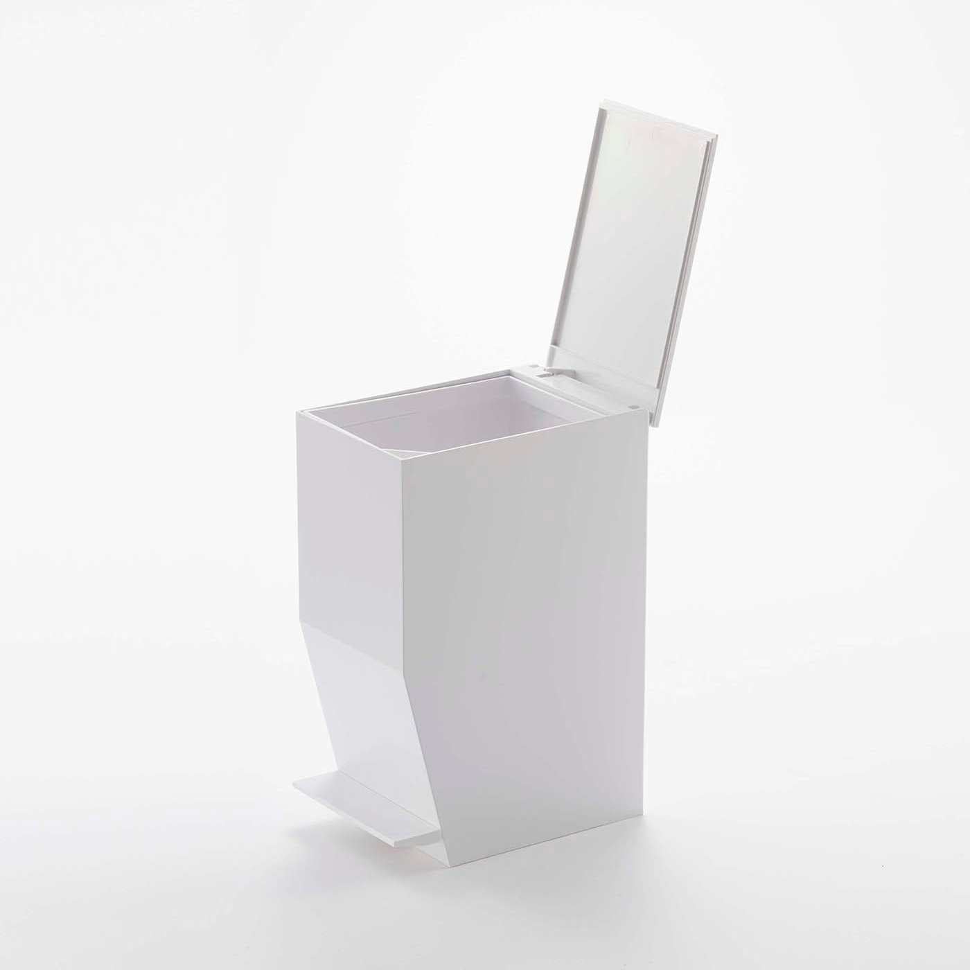 Prop photo showing Step Trash Can with various props.