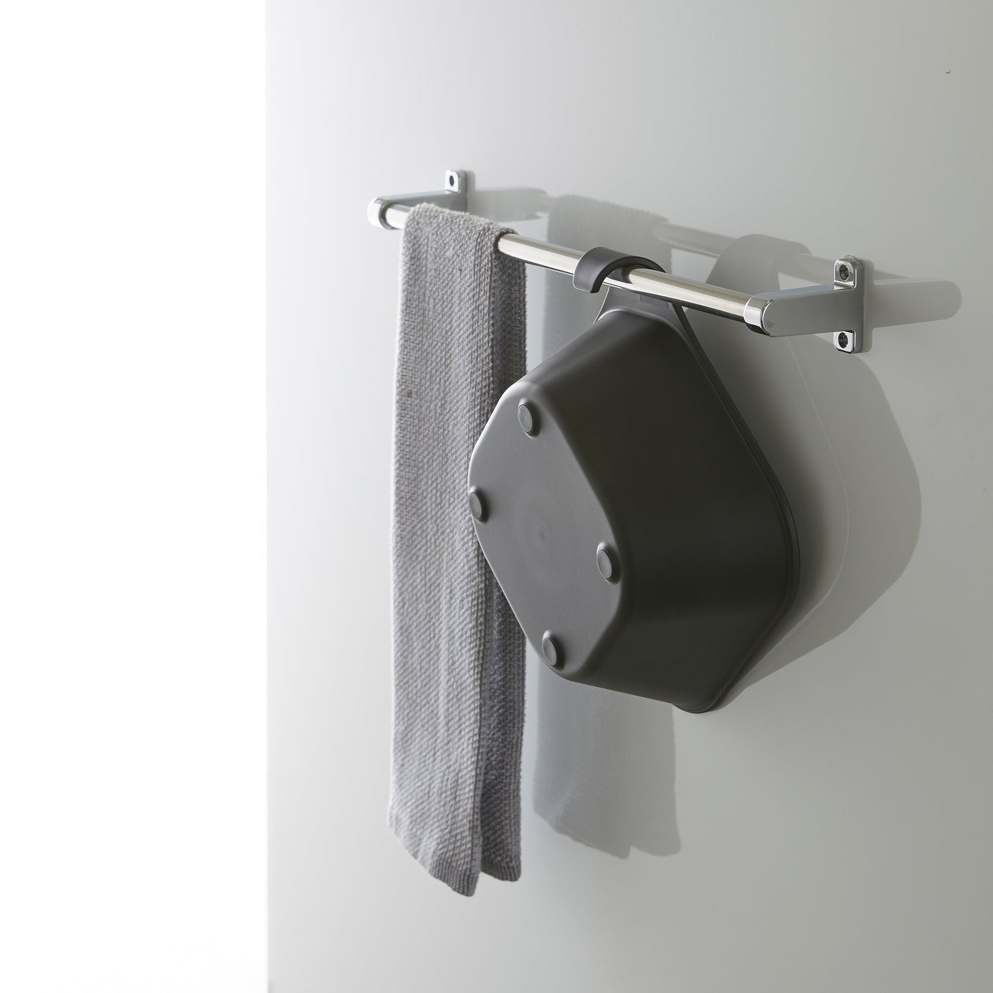 Magnetic Shower Pail With Hook â€” image 4