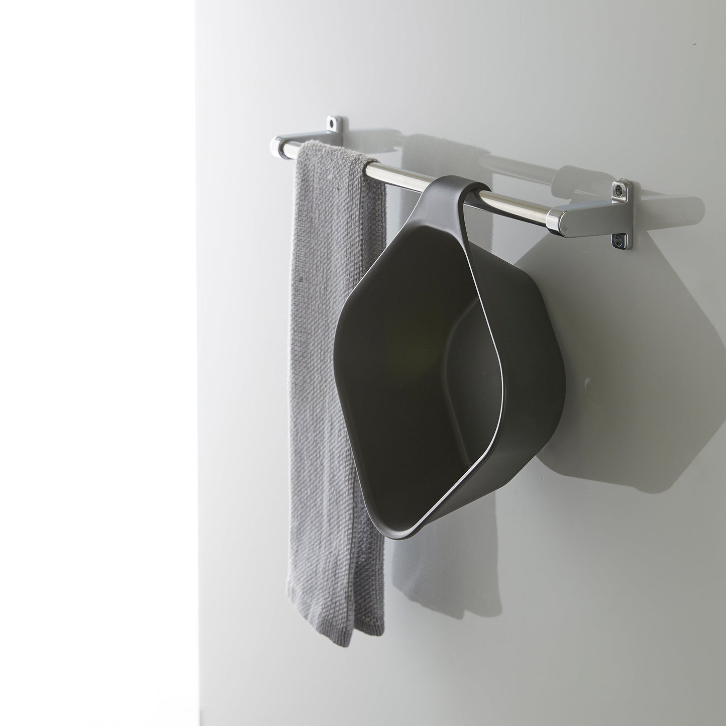 Magnetic Shower Pail With Hook â€” image 3