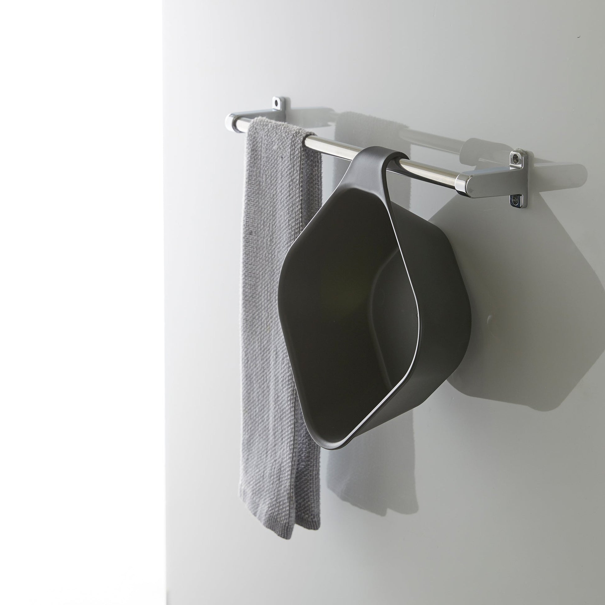 Magnetic Shower Pail With Hook â€” image 3